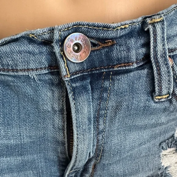 Rock & Republic Light Blue Denim Jean shorts - Picture 4 of 11